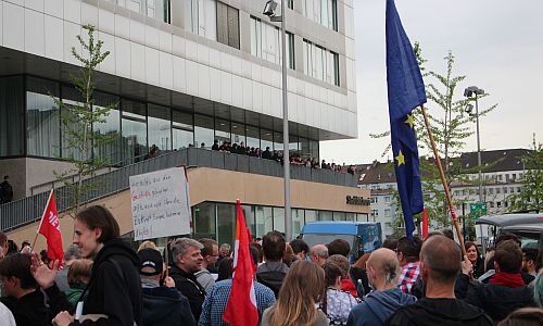 D_AFD_Gegen_unten_2504219