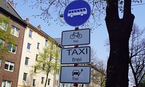 D_Busspur_Schild_16042019