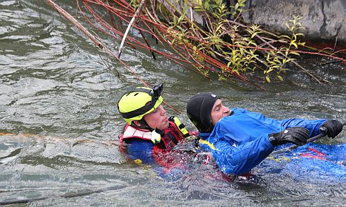 D_Feuerwehr_Schwimmer_06072020