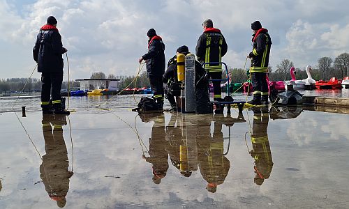 D_Feuerwehr_Taucher_See_28052021