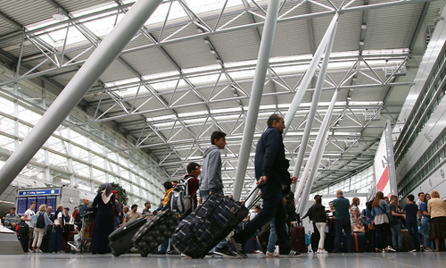 D_Flughafen_Schlange_20160716