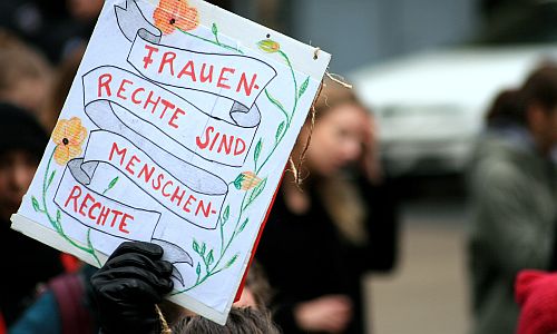 D_Frauendemo_Schild_09032019