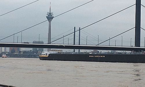 D_Hochwasser_Schiff_08012018