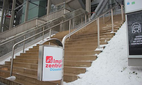 D_Impfzentrum_Treppe_08022021