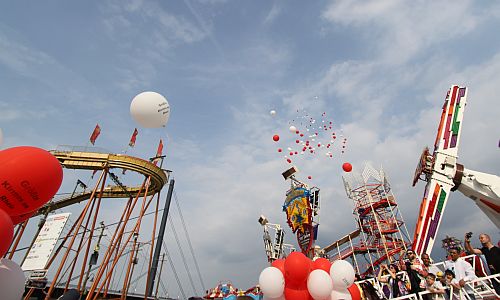 D_Kirmes_eröffnung_Ballons_14072016