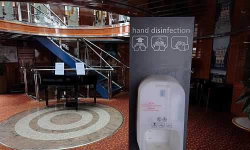 D_Quarantäneschiff_Foyer_07072020