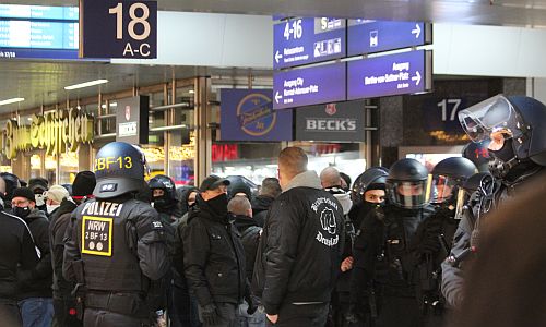 D_Querdenken_Bahnhof_06122020