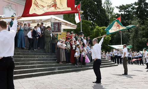 D_SchuetzenBenrath_Fahnenschwenker_20190707