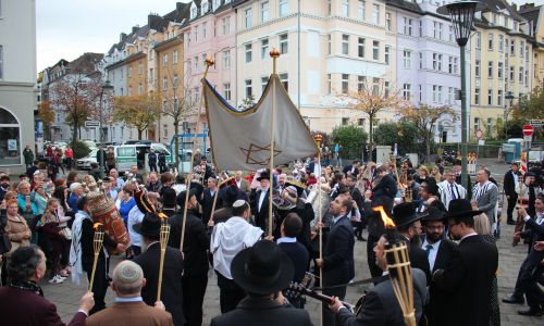 D_Tora_Vorplatz_03112019