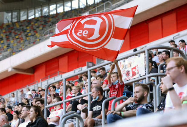 Testspiel Fortuna Düsseldorf Oud-Heverlee Leuven Fan Fahne