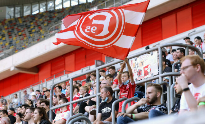 Testspiel Fortuna Düsseldorf Oud-Heverlee Leuven Fan Fahne