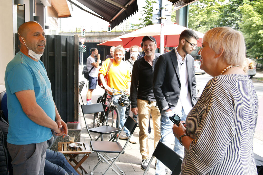 Rundgang der Anwohnerinitiative und der Grünen Mintropstraße und Stresemannplatz