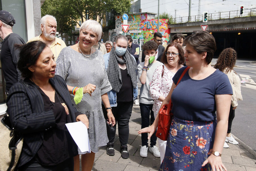 Rundgang der Anwohnerinitiative und der Grünen Mintropstraße und Stresemannplatz