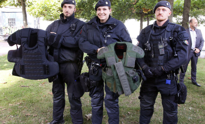 Düsseldorf: Bereitschaftspolizei bekommt neue Ausstattung zum Körperschutz