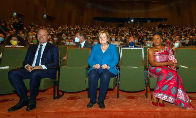 Schauspielhaus Düsseldorf Angela Merkel Chimamanda Ngozi Adichie