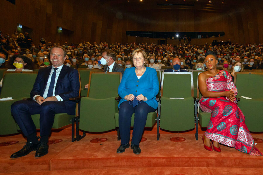 Schauspielhaus Düsseldorf Angela Merkel Chimamanda Ngozi Adichie