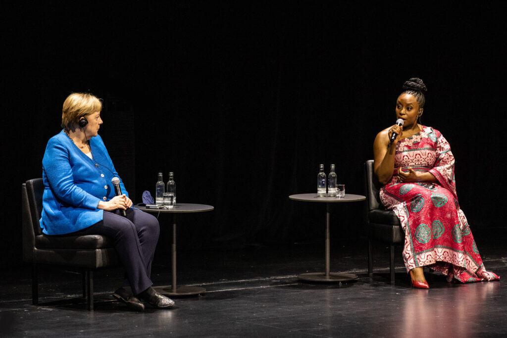 Schauspielhaus Düsseldorf Angela Merkel Chimamanda Ngozi Adichie