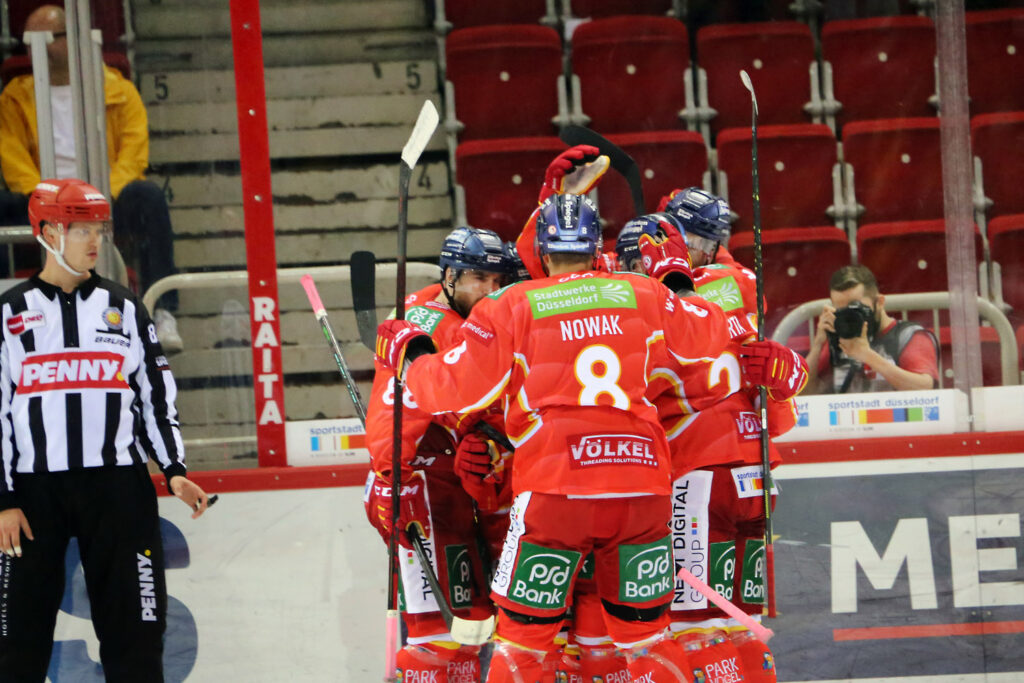 Düsseldorf DEG spiel gegen Nürnberg Ice Tigers