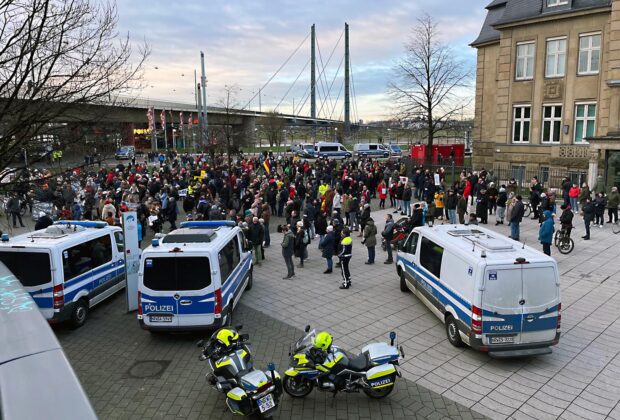 Düsseldorf, Corona, Impfpflicht, Demo