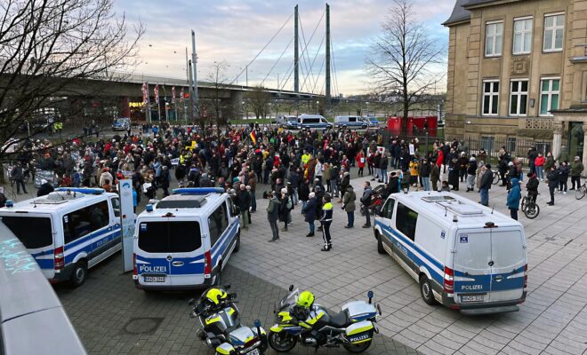 Düsseldorf, Corona, Impfpflicht, Demo