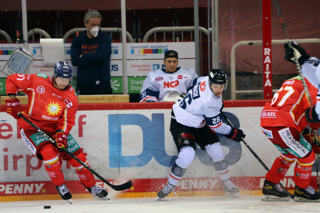 In Düsseldorf gewinnt die DEG gegen die Nürnberg Ice Tigers.