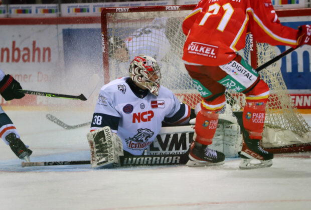 In Düsseldorf gewinnt die DEG gegen die Nürnberg Ice Tigers.