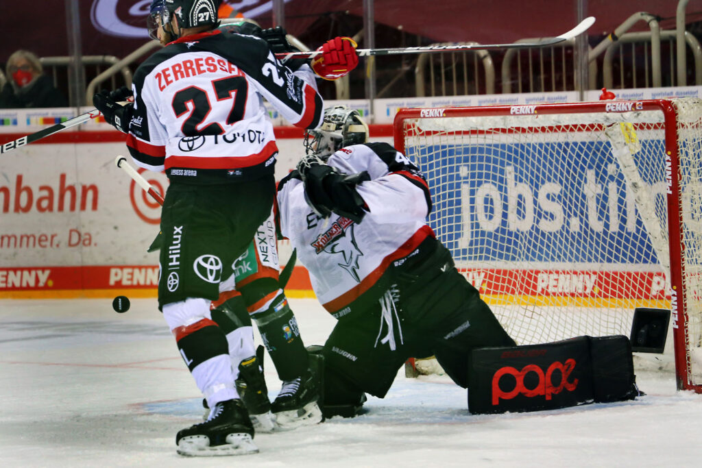 Rheinisches Derby im Eishockey: Die DEG empfing in Düsseldorf die Haie aus Köln.