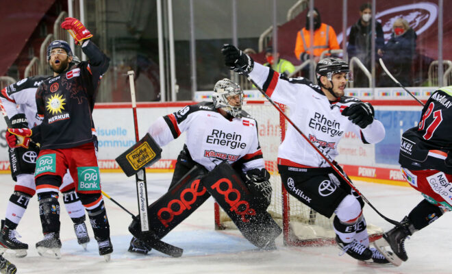 Rheinisches Derby im Eishockey: Die DEG empfing in Düsseldorf die Haie aus Köln.