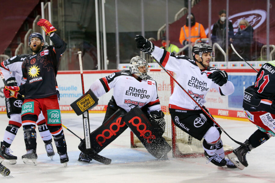 Rheinisches Derby im Eishockey: Die DEG empfing in Düsseldorf die Haie aus Köln.