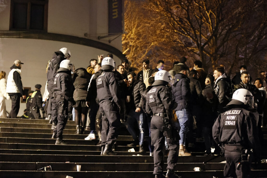 Silvester 2021/22 lief in der Altstadt Düsseldorf aus dem Ruder.