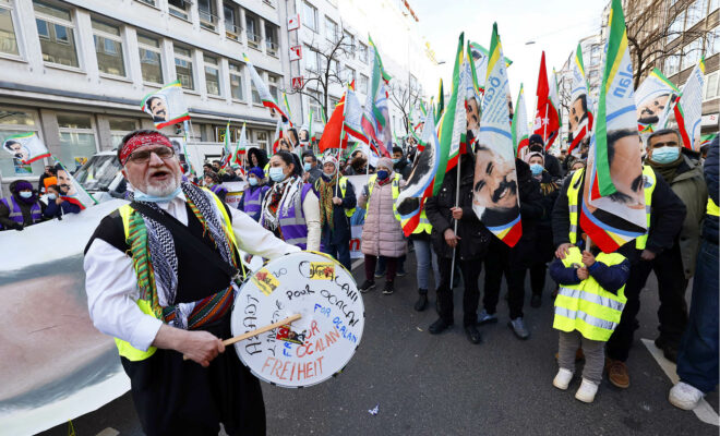 Kurden demonstrieren in Düsseldorf für die Freilassung von Abdullah Öcalan