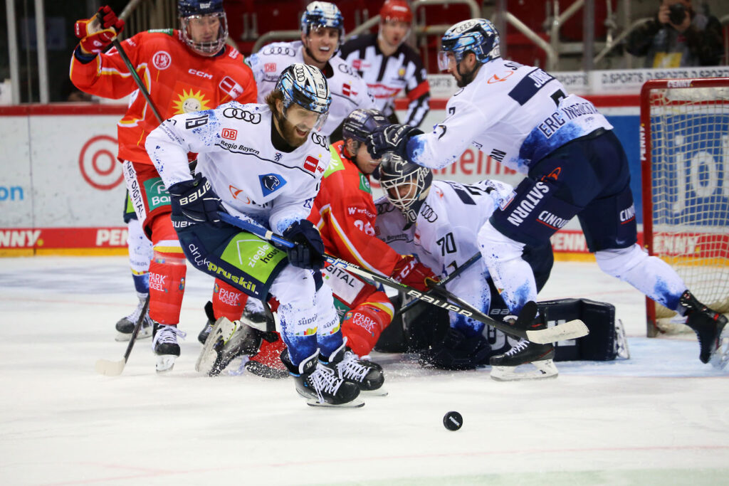 Wichtige Punkte im Kampf um die Playoffs: Die DEG Düsseldorf gewinnt am Freitag (18.3.) gegen ERC Ingolstadt mit 3:0.