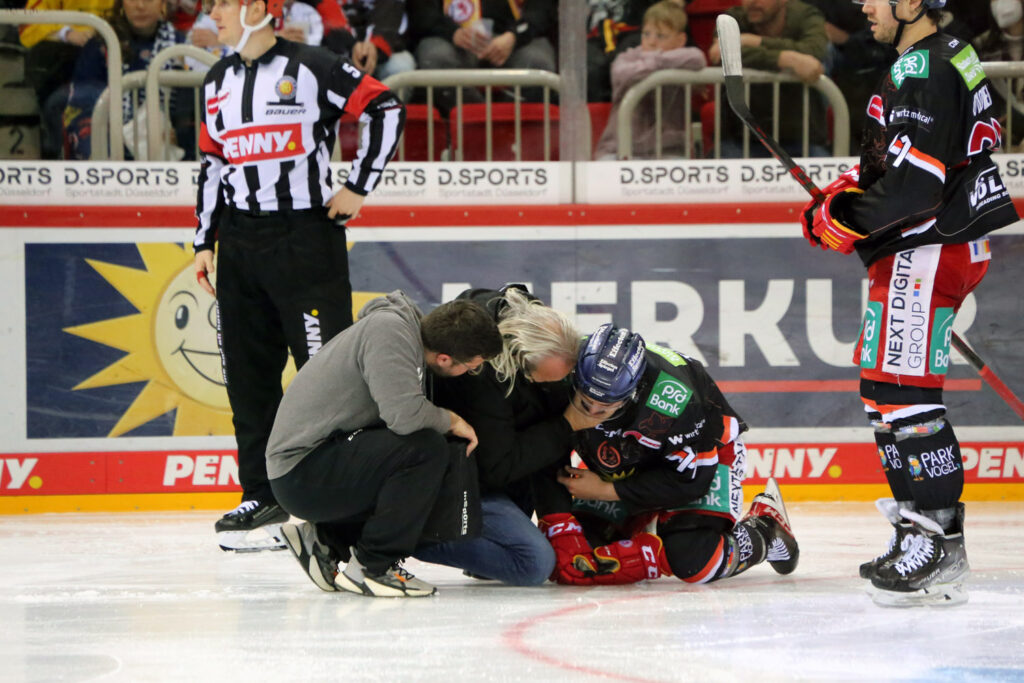 Düsseldorf gleicht im Viertelfinale aus: 3:2 Sieg gegen EHC Red Bull München.