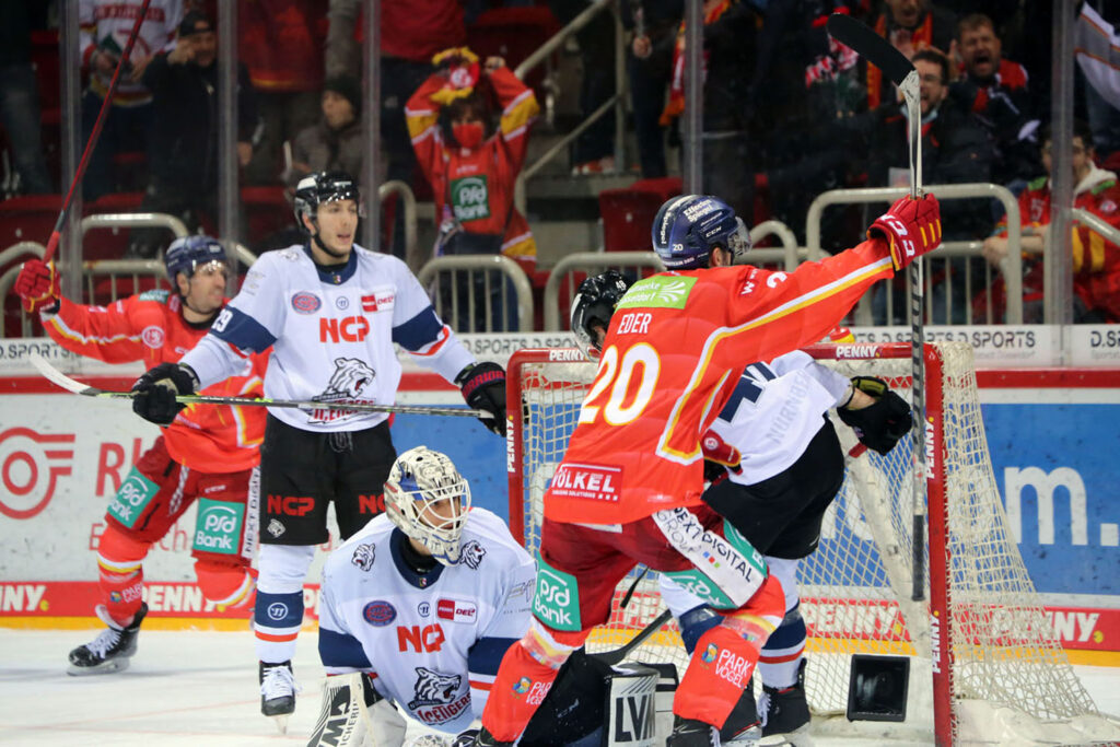 In den Playoffs gleichen die Nürnberg Ice Tigers aus: 6:5 Erfolg in Düsseldorf bei der DEG.