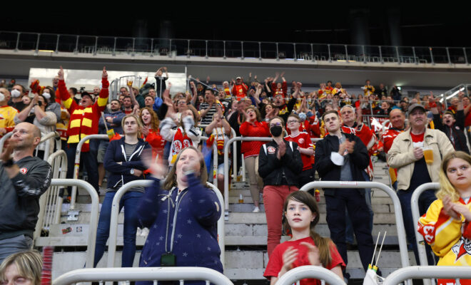 Die DEG Düsseldorf feiert mit rund 700 Fans den Abschluss der Saison 2021/22