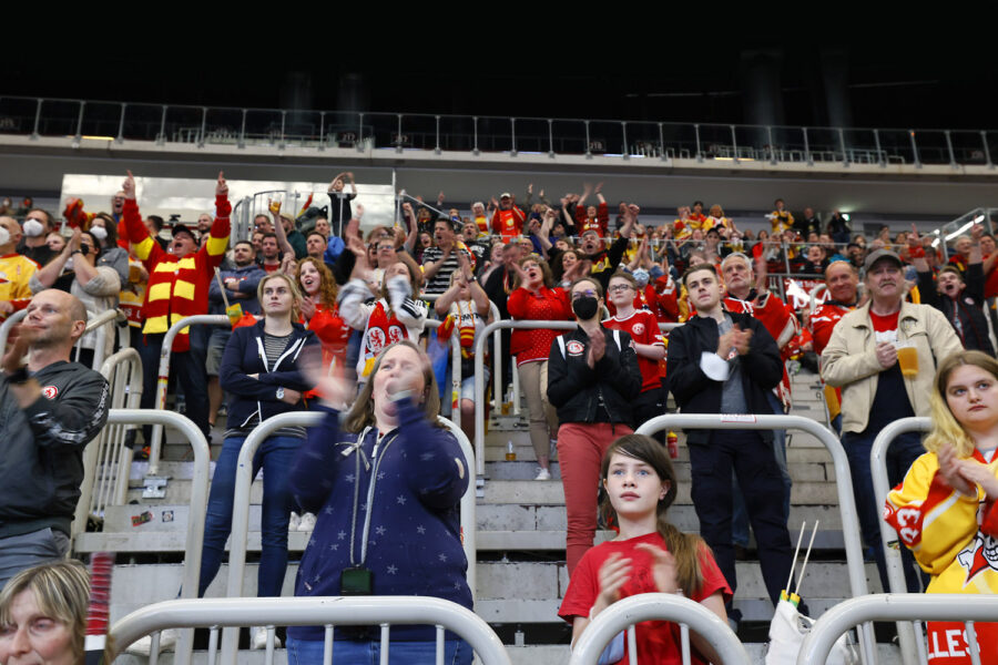 Die DEG Düsseldorf feiert mit rund 700 Fans den Abschluss der Saison 2021/22