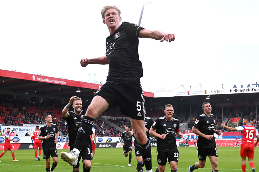 Mit einem Auswärtssieg beim 1. FC Heidenheim sicherte sich Fortuna Düsseldorf am Freitag (29.4.) den Heimsieg.