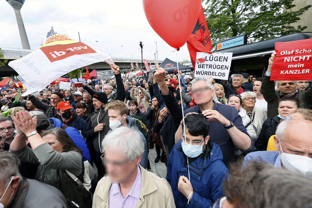 Die Kundgebung des DGB zum 1. Mai mit Bundeskanzler Scholz in Düsseldorf wurde massiv gestört.