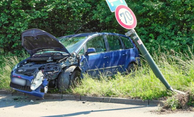 Unfall in Düsseldorf Itter - zwei Frauen wurden dabei schwer verletzt.