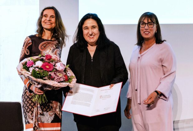 Emine Sevgi Özdamar bekommt in Düsseldorf den Literaturpreis 2022.