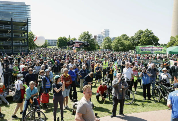 5000 Radfahrer forderte in Düsseldorf die Verkehrswende.