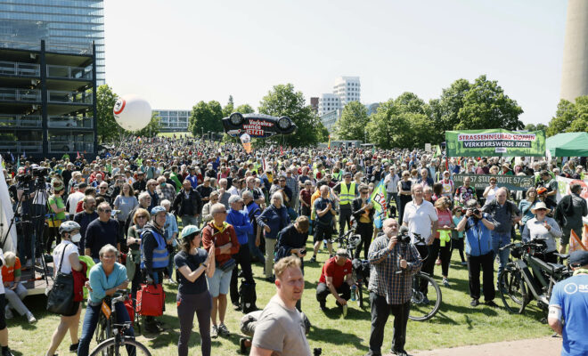 5000 Radfahrer forderte in Düsseldorf die Verkehrswende.