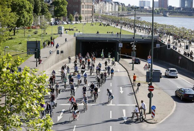 5000 Radfahrer forderte in Düsseldorf die Verkehrswende.