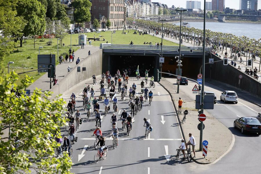 5000 Radfahrer forderte in Düsseldorf die Verkehrswende.