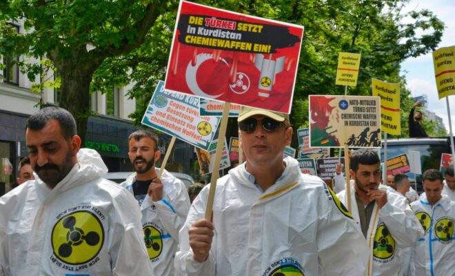 Unter dem Titel "Defend Kurdistan" protestierten rund 4000 Menschen gegen das Vorgehen der Türkei gegen die Kurden.