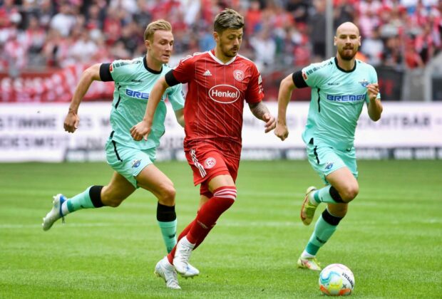 Setzte sich in der zweiten Minute durch und ab: Dawid Kownacki schoss den Führungsteffer für Fortuna Düsseldorf gegen den SC Paderborn
