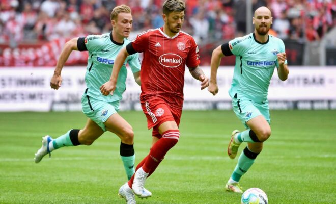 Setzte sich in der zweiten Minute durch und ab: Dawid Kownacki schoss den Führungsteffer für Fortuna Düsseldorf gegen den SC Paderborn