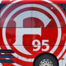 Fortuna Logo auf dem Mannschaftsbus in Düsseldorf.