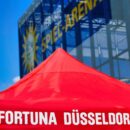 Fortuna Schriftzug vor der Merlur Spielarena