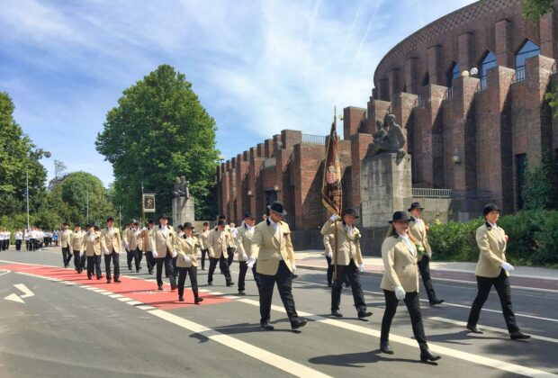 St. Sebastianus Düsseldorf: Schützenumzug 2022 komplett ohne Pferde.